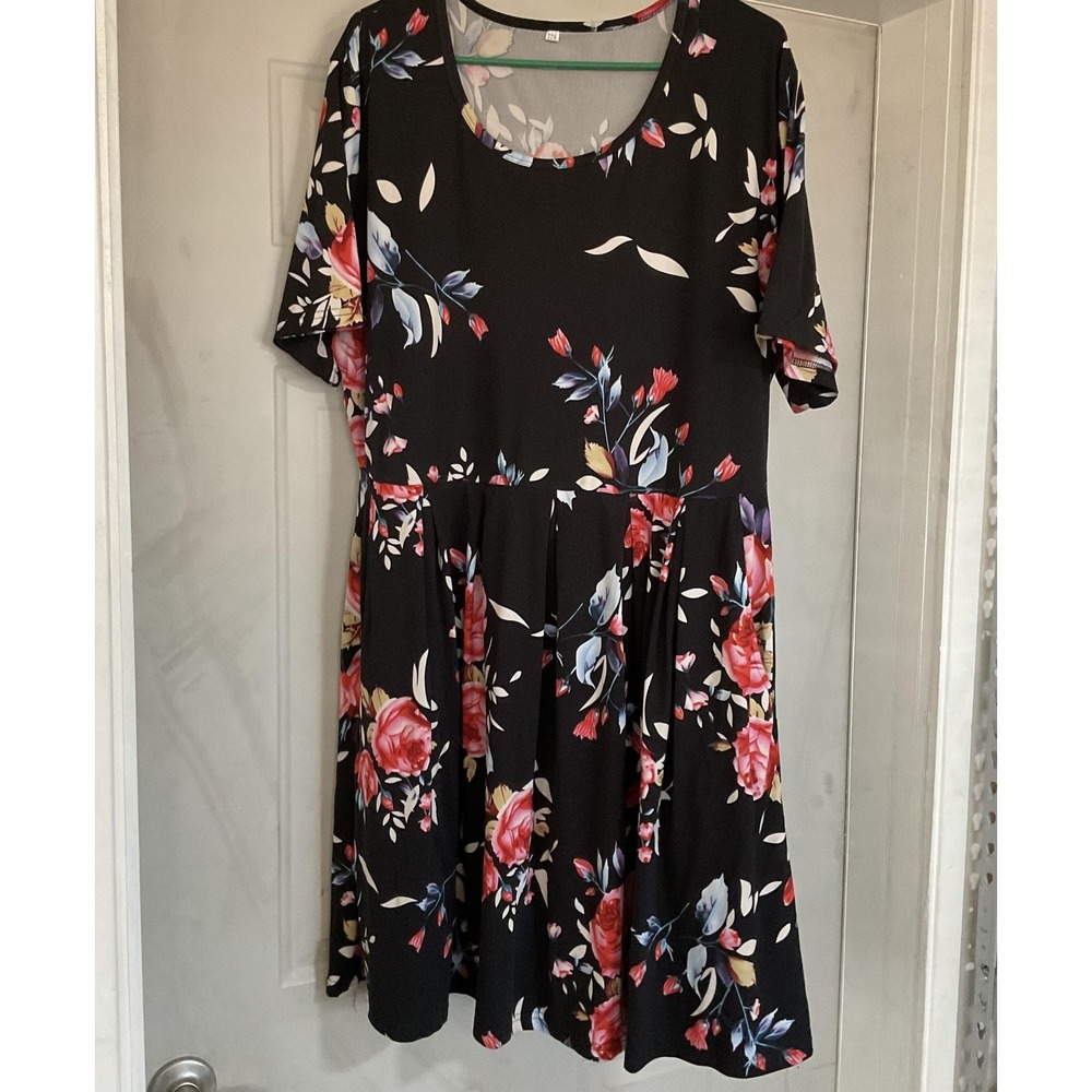 Floral Dress Womens 22W Black Fit & Flare Knit Short Sleeve Pockets Knee Length